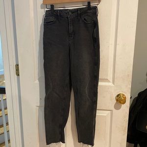 Hollister Ultra High Rise Vintage Mom Jeans Size: 0R